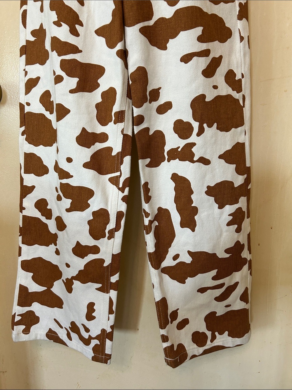 Shekou High-Rise Wide Leg Cow-Print Jeans in Brown/White size XS - Picture 4 of 8